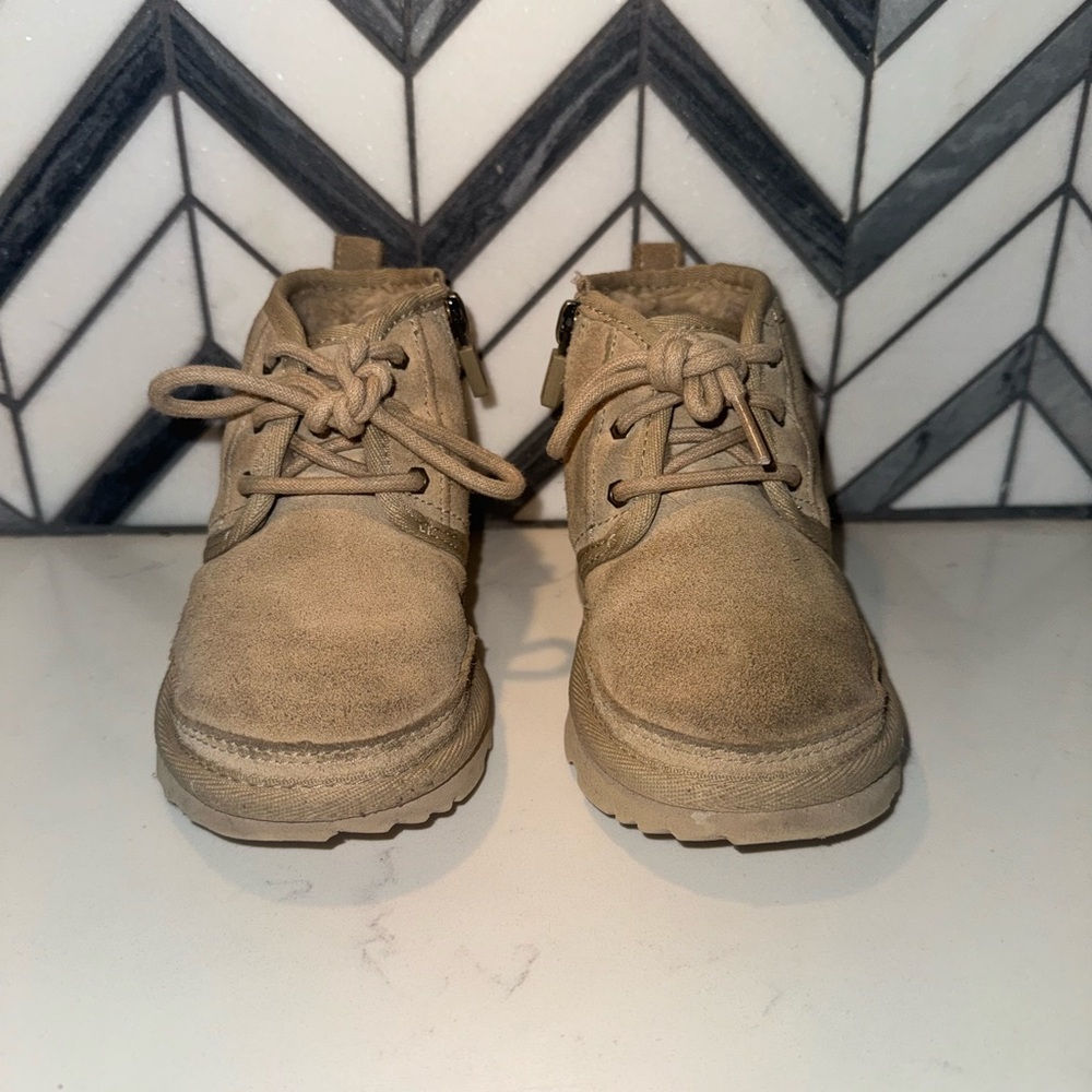 Toddler Ugg Neumel Boots Size 8
